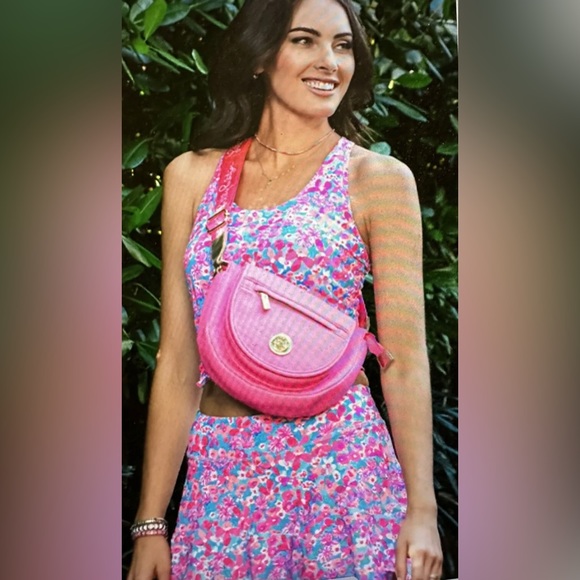 Lilly Pulitzer Handbags - Brand new Lilly Pulitzer crossbody!! Free shipping if you can buy today!